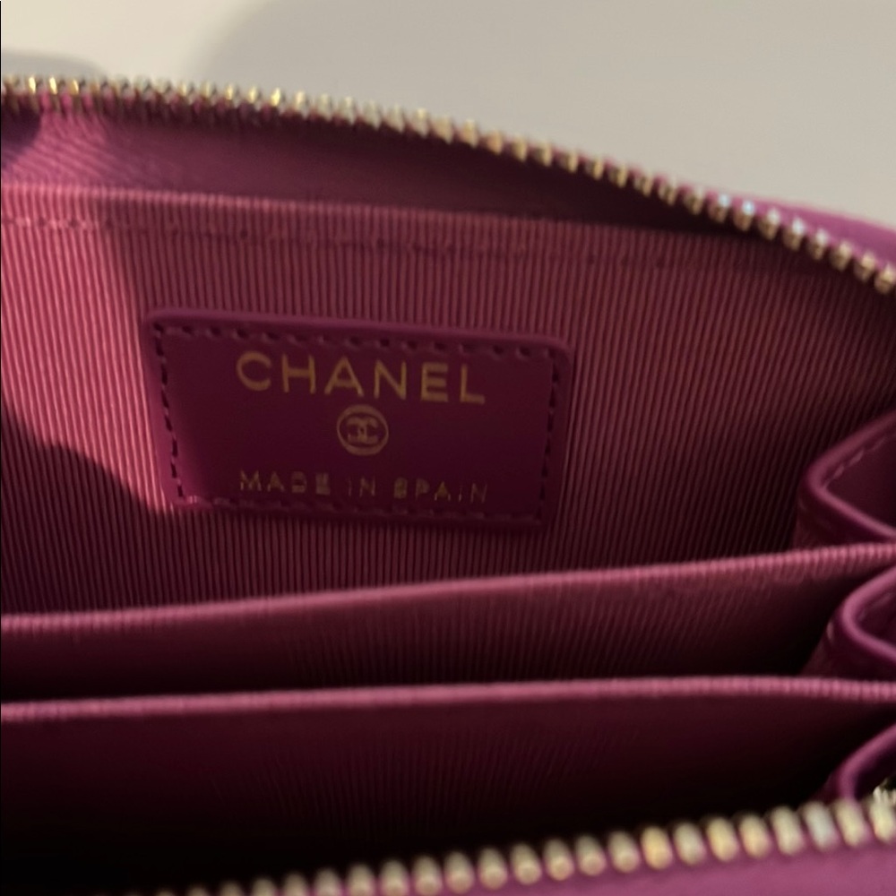Chanel Magenta Quilted Zip Coin Purse with Iconic Double-C Logo - Picture 4 of 6